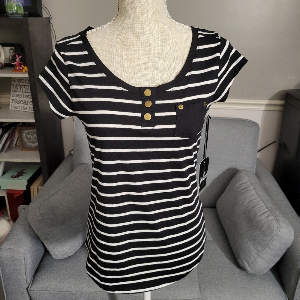 New Junior t-shirt, sz L. 100% Cotton